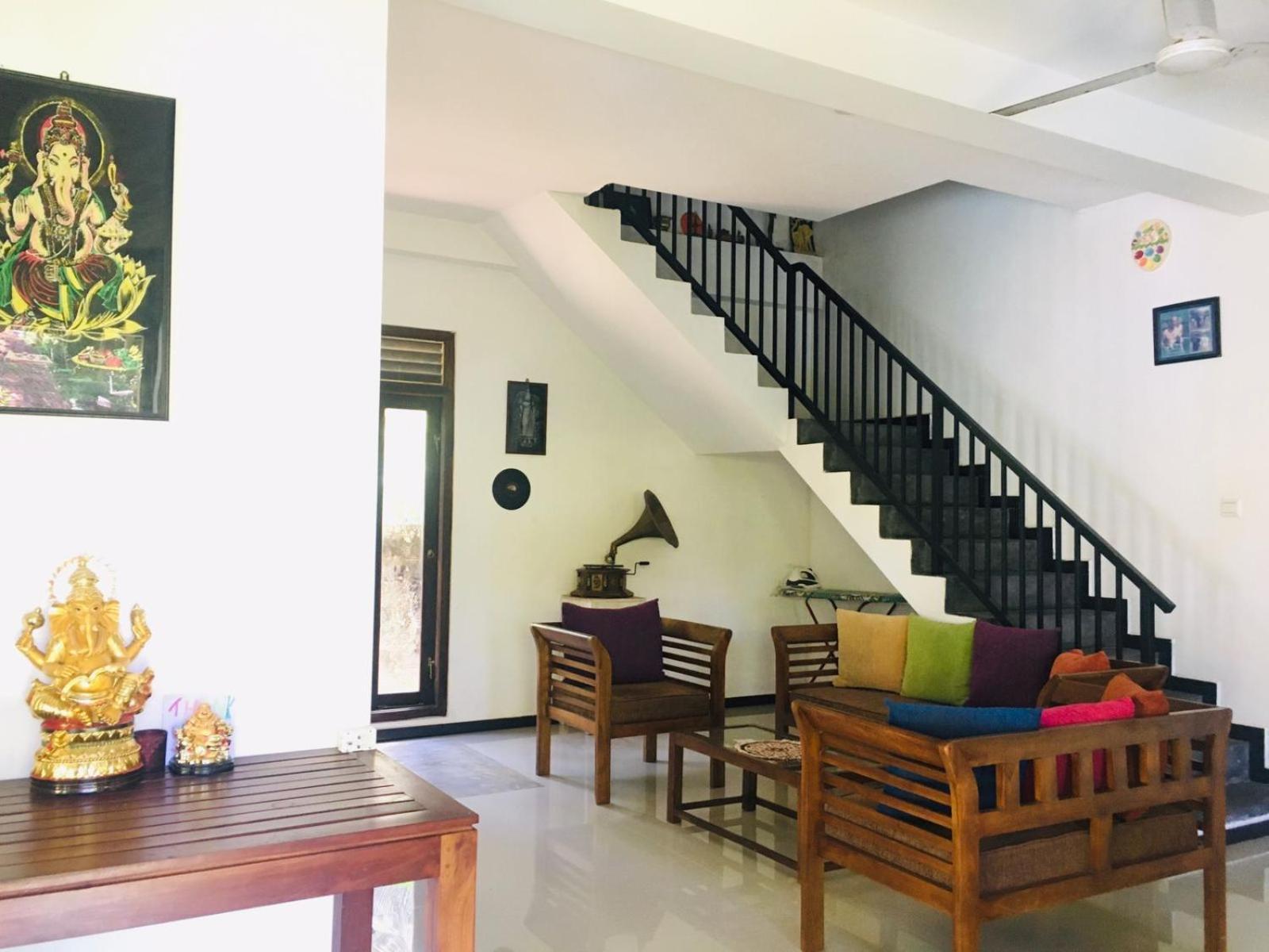 Om Villa Хиккадува Экстерьер фото